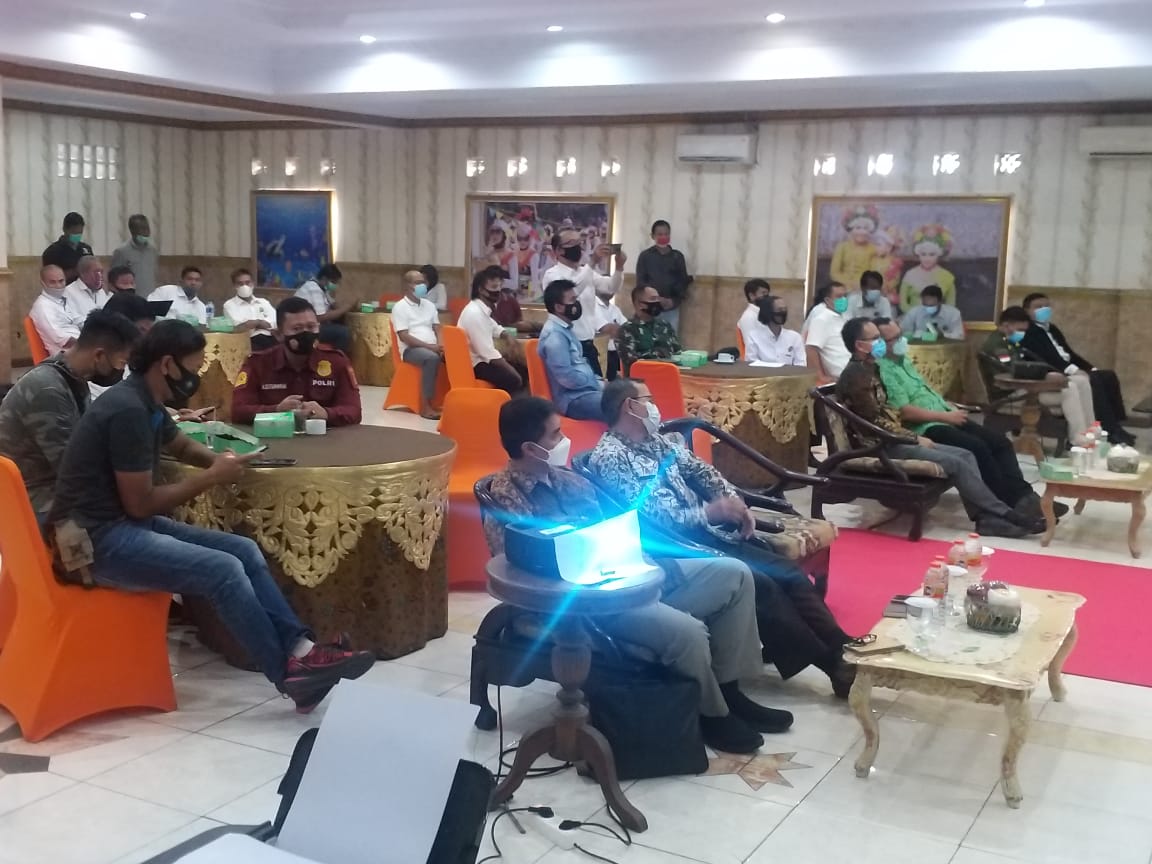 Para Peserta dan Panitia serta undangan yang hadir di pembukaan UKW PJI 6 di Indramayu